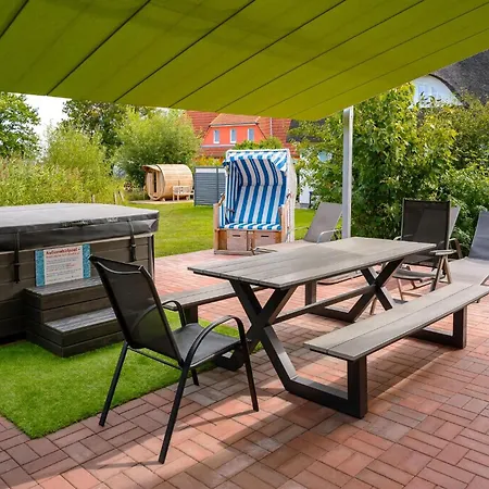Holiday home Mit Garten Und Whirlpool